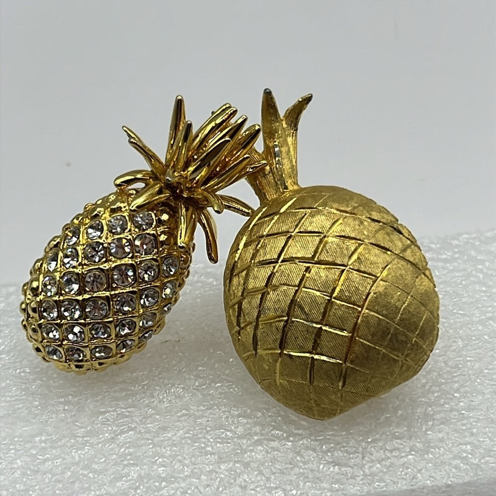 Chic Pineapple Brooch Duo Gold Tone Etched Matte And Gold Tone With Rhinestones
